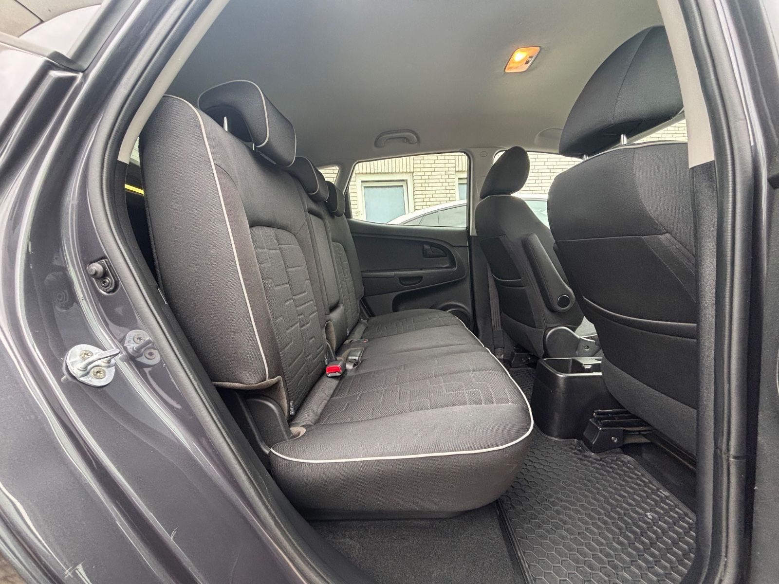 Kia Venga – Foto 9