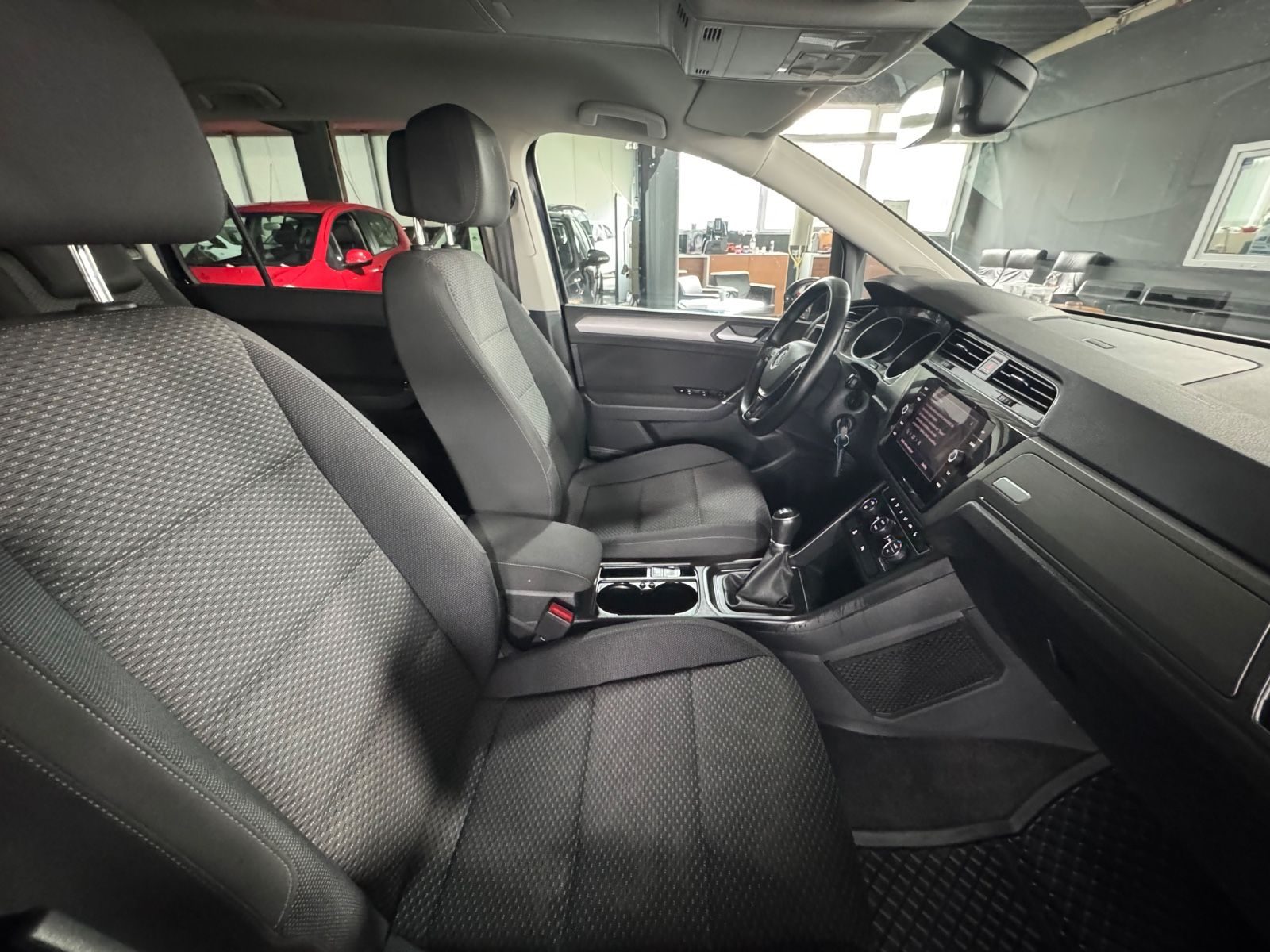 Volkswagen Touran – Bild 11